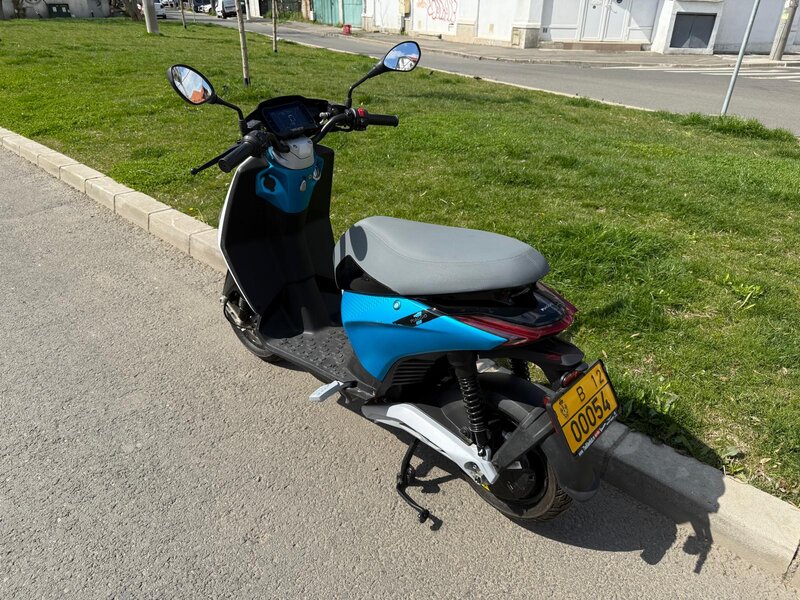 Vand Scuter Piaggio 1 active, electric, permis categoria B,