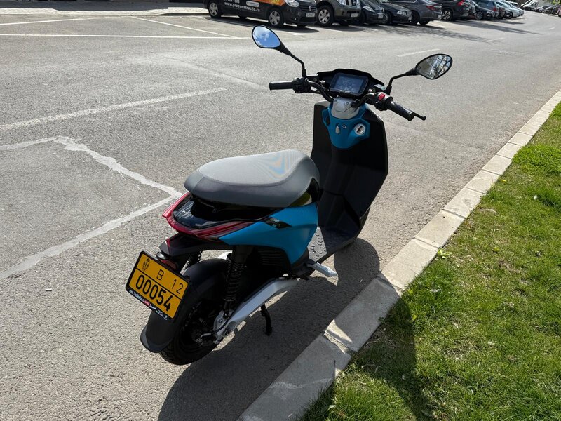 Vand Scuter Piaggio 1 active, electric, permis categoria B,