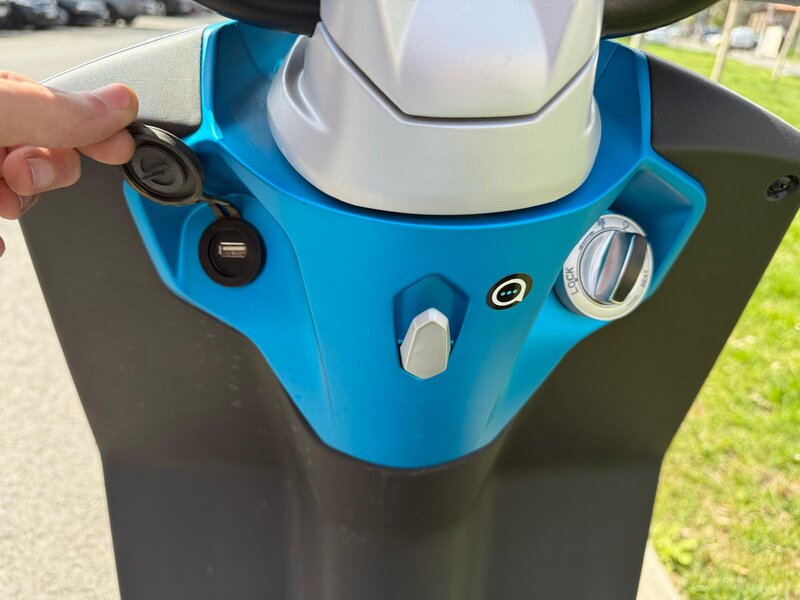 Vand Scuter Piaggio 1 active, electric, permis categoria B,