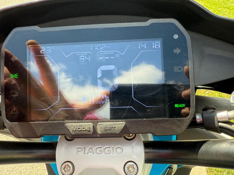 Vand Scuter Piaggio 1 active, electric, permis categoria B,
